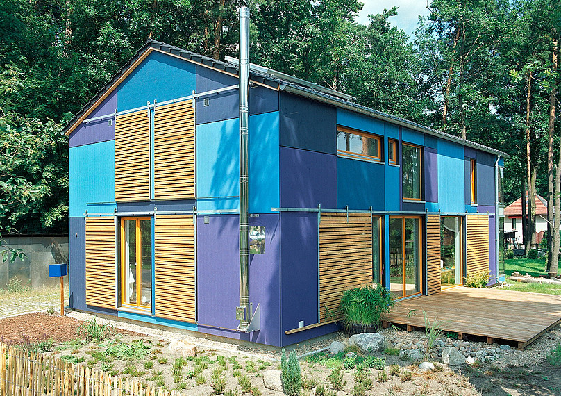 Einzigartiges, kreatives blaues Einfamilienhaus